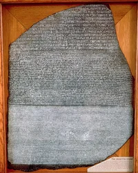 Rosettská deska z pevnosti St. Julien, El-Rashid (Rosetta), 196 př. n. l.
